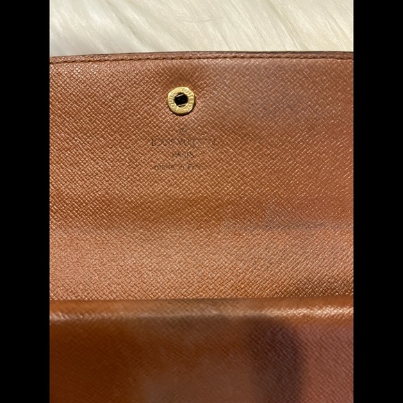 Louis Vuitton Monogram International Wallet - Picture 9 of 15